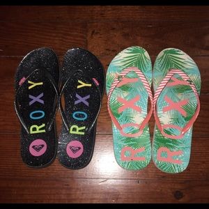 2 Roxy Flip Flops